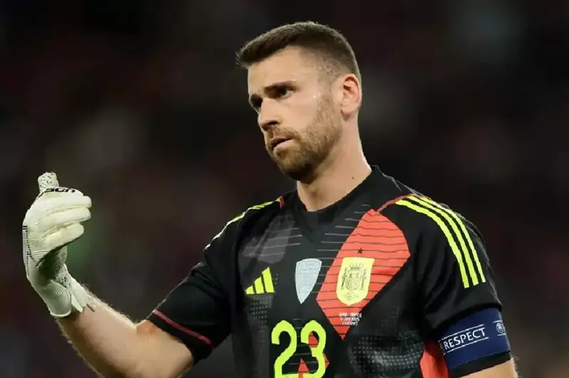 حارس إسبانيا ينتقد نقل المباريات لقطر والسعودية.. ويفضل إراحة لامين يامال